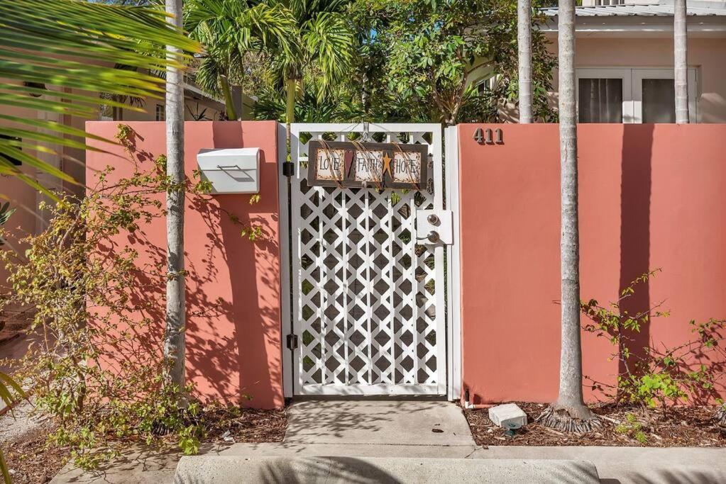 Charming Studio W Pool One Mile To Beach Pets Welcome Lake Worth Beach Εξωτερικό φωτογραφία