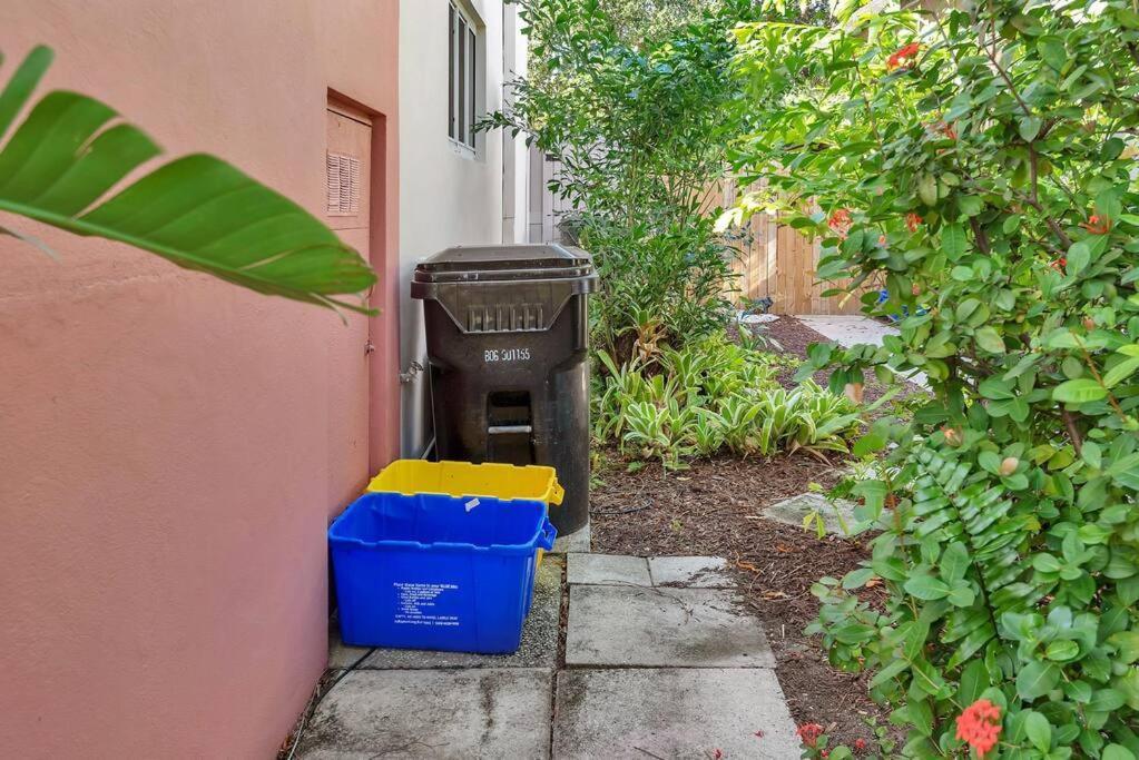 Charming Studio W Pool One Mile To Beach Pets Welcome Lake Worth Beach Εξωτερικό φωτογραφία
