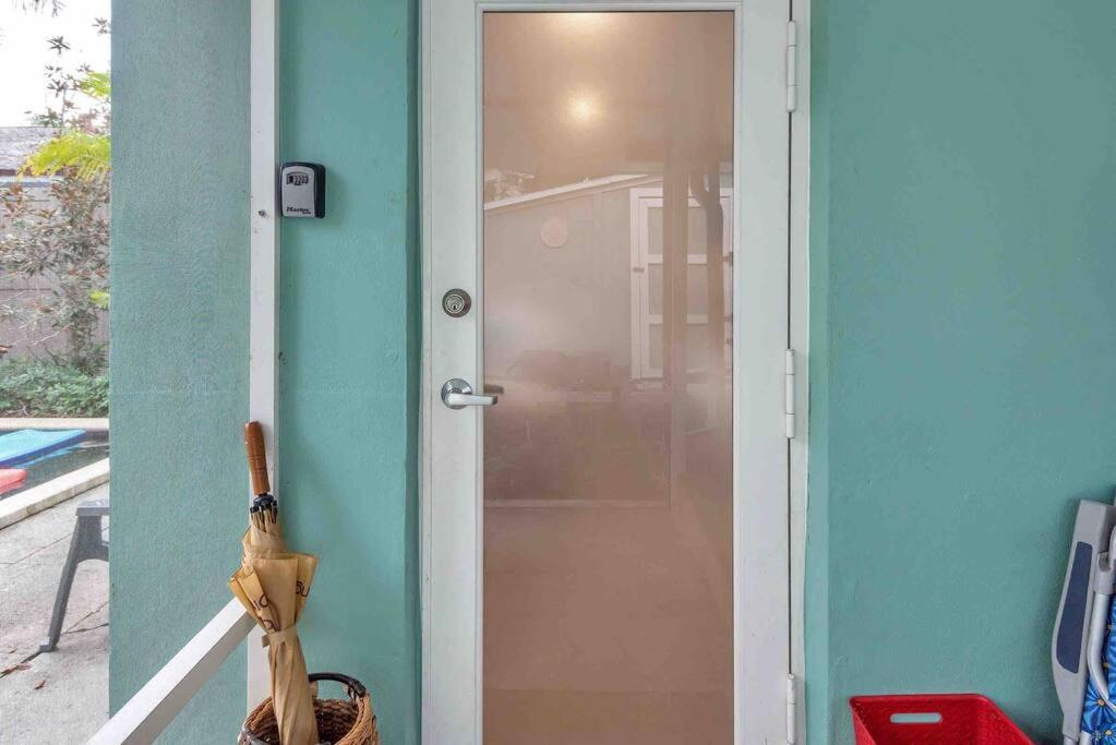 Charming Studio W Pool One Mile To Beach Pets Welcome Lake Worth Beach Εξωτερικό φωτογραφία