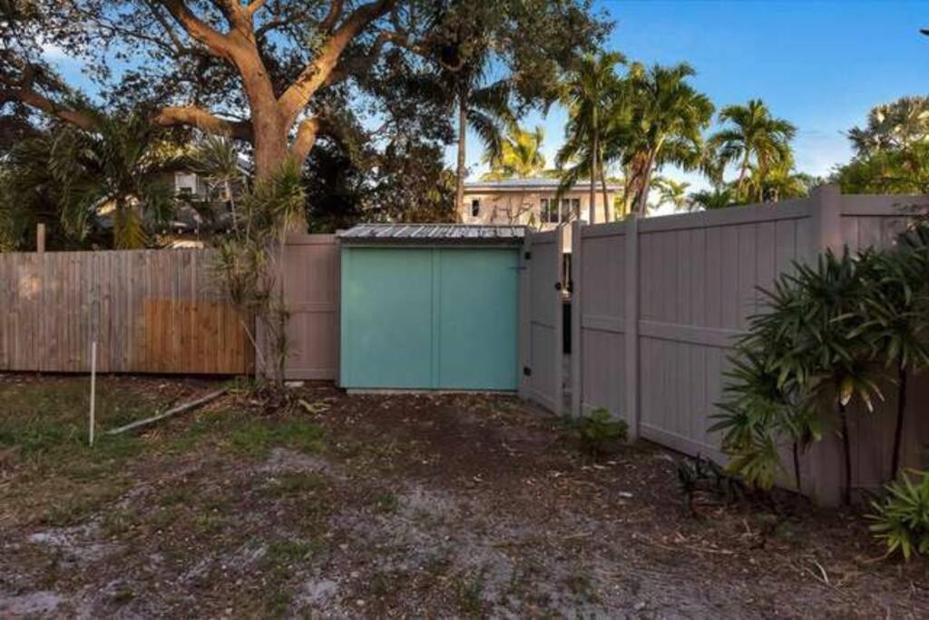 Charming Studio W Pool One Mile To Beach Pets Welcome Lake Worth Beach Εξωτερικό φωτογραφία