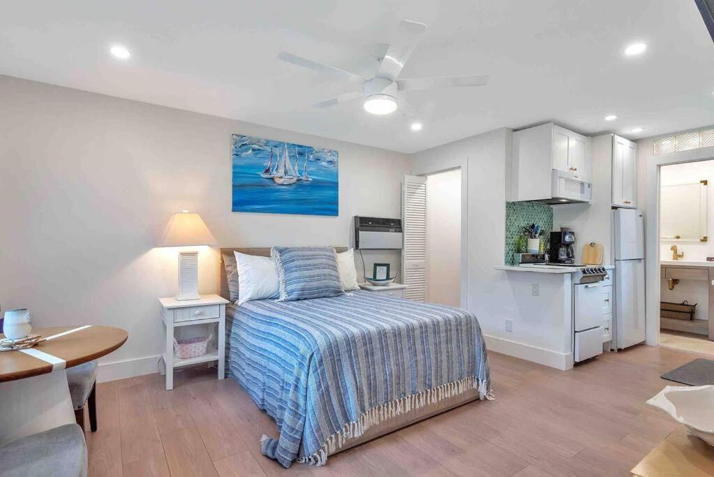 Charming Studio W Pool One Mile To Beach Pets Welcome Lake Worth Beach Εξωτερικό φωτογραφία