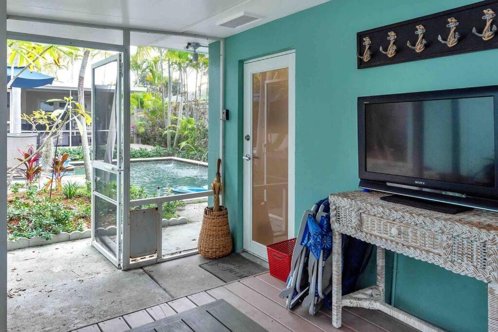 Charming Studio W Pool One Mile To Beach Pets Welcome Lake Worth Beach Εξωτερικό φωτογραφία
